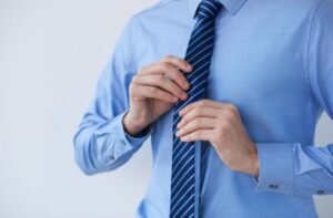 How to Tie a Full Windsor Step by Step