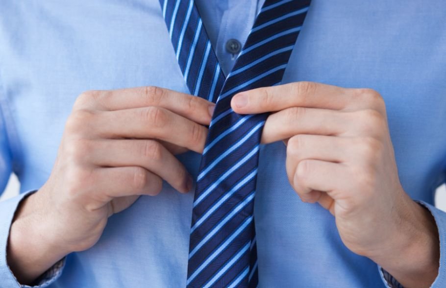 How to Tie a Windsor Knot for Beginners