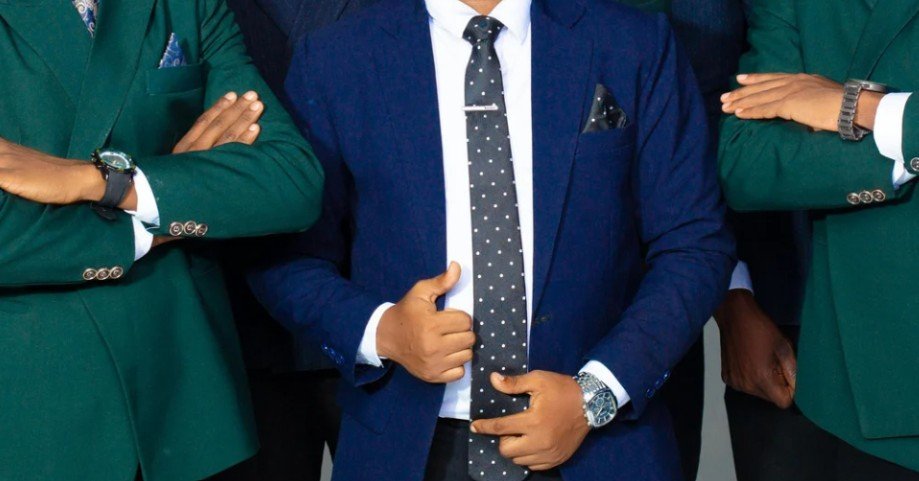 How to Choose a Tie Bar for Different Suit Styles