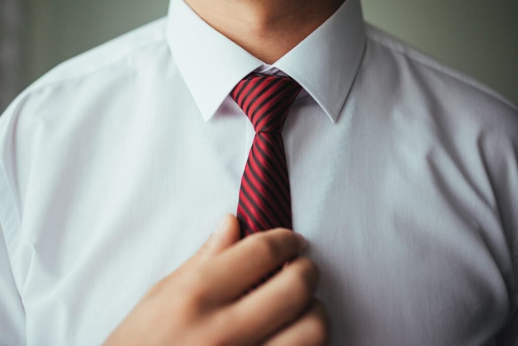 Do You Need to Wear a Tie to Every US Job Interview?