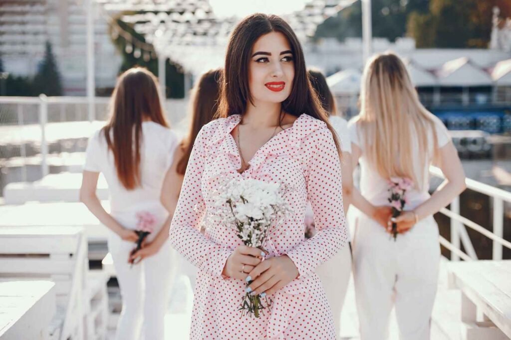 What Shoes and Accessories Complete a Cocktail Wedding Look?