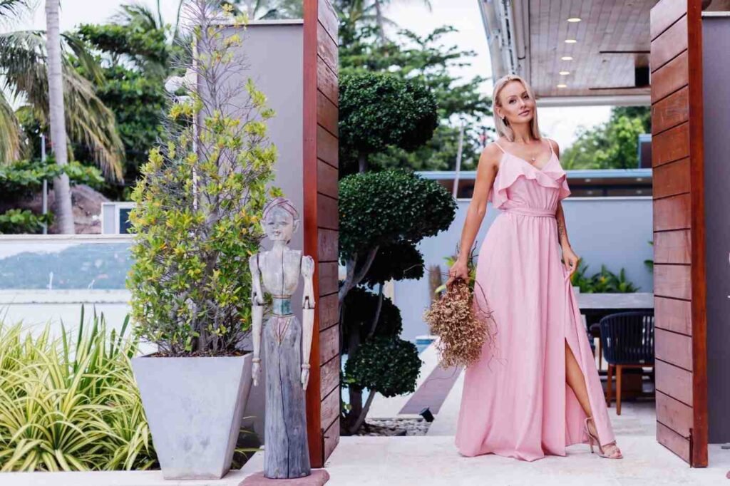 What Colors and Prints Look Best at a Summer Wedding?
